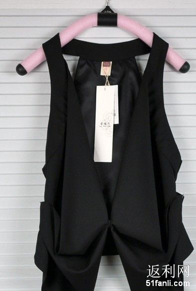 返利第十三单,买的一件超帅的<em>马甲</em>。嘎嘎。-淘